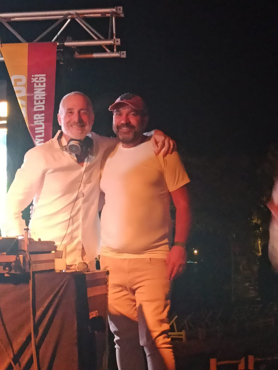 Sevgili kardeşim , dostum nice yaşların olsun,  her şey gönlünce olsun . Doğum günün kutlu olsun <a href="/DJSUATATESDAGLI/">SUAT ATEŞDAĞLI</a>