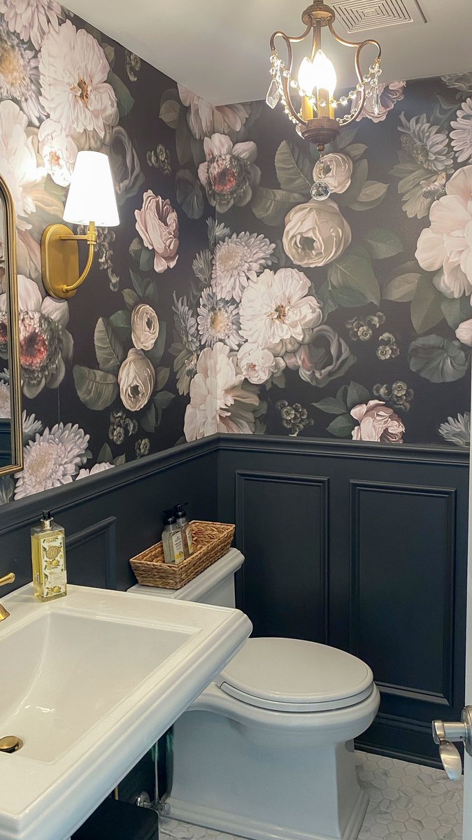 djshomeimprove's tweet photo. This powder room pairs classic millwork with bold, expressive design. A Kohler Memoirs® Classic pedestal sink stands beneath the clean lines of a Magnolia Archer medicine cabinet, illuminated by the Kernen™ one-light sconce by Studio McGee. https://t.co/dJQ19J09z1