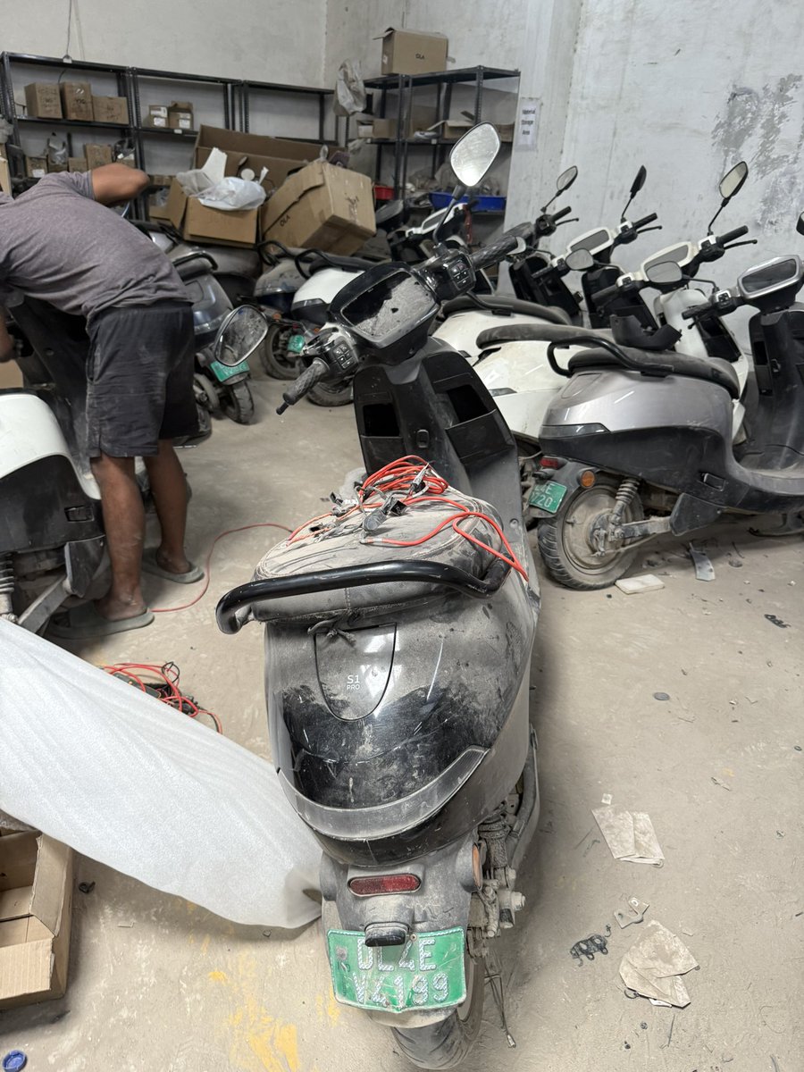 TusharSangwan7's tweet image. Absolutely fed up with @OlaElectric! My scooter (DL4EV4199) has been with them for 25+ days. Constant false promises from the service center, no scooter, and I'm shelling out a fortune on cabs daily. This isn't saving money, it's costing me!#OlaElectricScam #ServiceNightmare