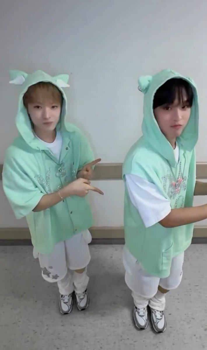 nek0y_345's tweet image. 아 진짜 쿨융 련나 귀여워서 비명나온다