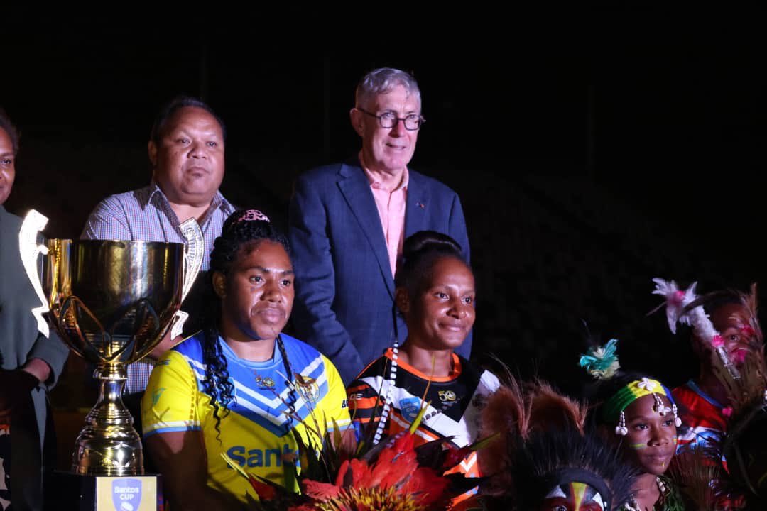 AusHCPNG's tweet photo. Great to kick off the 2025 Santos Cup tonight with players and partners! Nothing unites 🇵🇬 more than rugby league and 🇦🇺 is proud to be supporting pathways for women and girls to play rugby league across the country. #PNGAusPartnership #YumiStapWantaim #SideBySideStepByStep https://t.co/rgbJIVXjQq