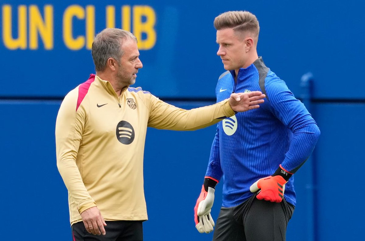 carpetasFCB's tweet image. 📁 @JoanPoquiEraso vía @mundodeportivo
🗳️ Hansi Flick tendrá voz y voto en la elección de capitanes del Barça. No elegirá él, pero su opinión pesará.
⚠️ El club no está satisfecho con la actitud de Ter Stegen, pero no intervendrá para vetarlo si el vestuario lo escoge.
📌 El…