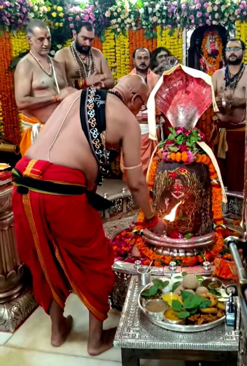 🐚☆"🕉"☆🐚

💀श्री भस्म रमैय्या💀

🙏 महाभोग आरती_श्रृंगार 🙏

🎪 स्वयंभू श्री महाकालेश्वर जी के महाभोग आरती श्रृंगार दर्शन 🎪

2️⃣9️⃣  जुलाई  2️⃣0️⃣2️⃣5️⃣ मंगलवार