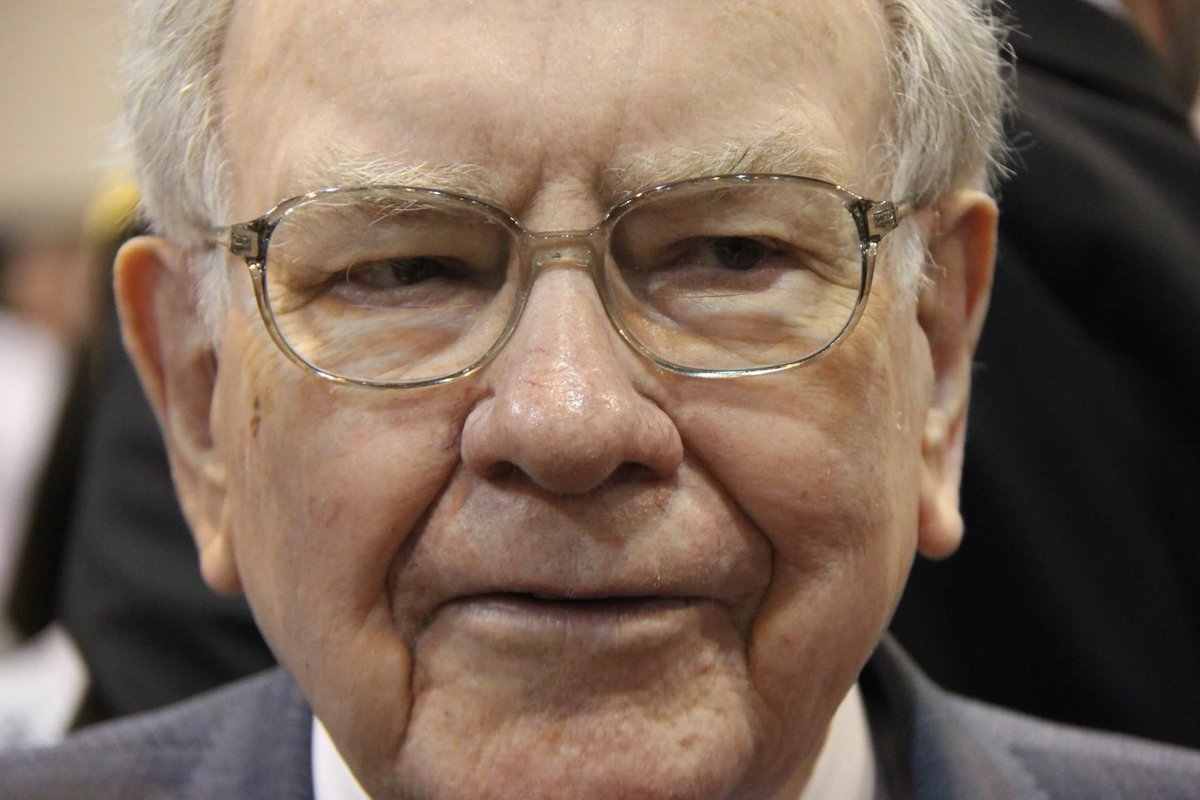 mesh_brain's tweet image. Berkshire Hathaway&apos;s portfolio is now nearly 40% invested in companies harnessing AI-including Apple, Amazon, Amex, Visa, and Mastercard-highlighting AI&apos;s big business impact across industries. fool.com/investing/2025…