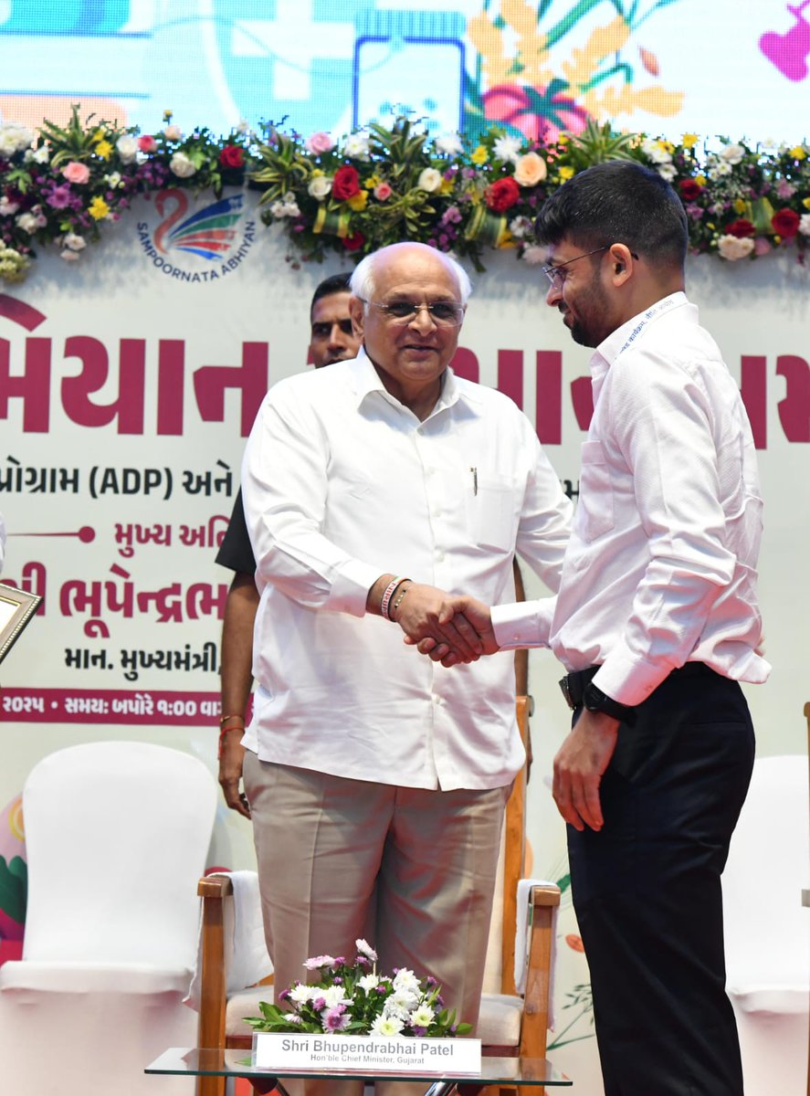 CollectorTapi's tweet image. એસ્પીરેશનલ ડિસ્ટ્રિક્ટ પ્રોગ્રામ તથા એસ્પીરેશનલ બ્લોક પ્રોગ્રામ (નિઝર અને કુકરમુંડા)ના તમામ ઇન્ડિકેટર્સમાં સિધ્ધી મેળવવા બદલ ટીમ-તાપી વતી માન.મુખ્યમંત્રીશ્રી ભૂપેન્દ્રભાઈ પટેલના વરદહસ્તે ગોલ્ડ મેડલ મેળવ્યો. ટીમ-તાપીને અભિનંદન.
@CMOGuj
@revenuegujarat
@InfoGujarat
@infotapigog24