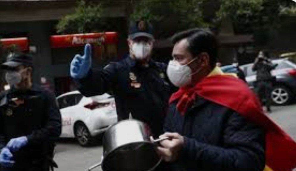 Chermy13's tweet photo. Ayer hubo una manifestación para denunciar el genocidio en gaza frente a la embajada de Egipto en Madrid, casualmente en el barrio Salamanca, pues parece ser que la policía actúa según quien se manifiesta,el Psoe prometió derogacion ley mordaza
PARA CUANDO? https://t.co/iRAqIyhlx3