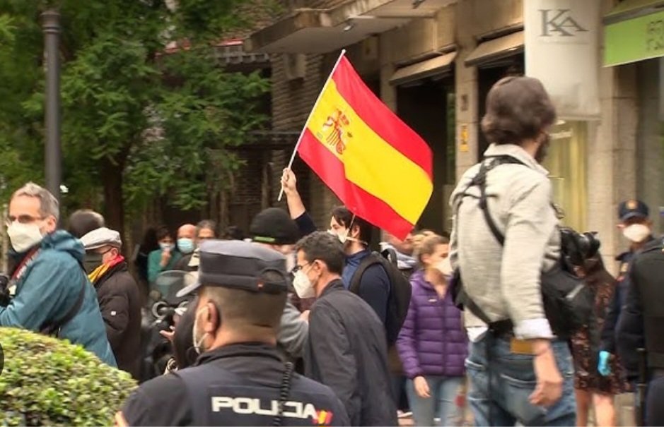 Chermy13's tweet photo. Ayer hubo una manifestación para denunciar el genocidio en gaza frente a la embajada de Egipto en Madrid, casualmente en el barrio Salamanca, pues parece ser que la policía actúa según quien se manifiesta,el Psoe prometió derogacion ley mordaza
PARA CUANDO? https://t.co/iRAqIyhlx3