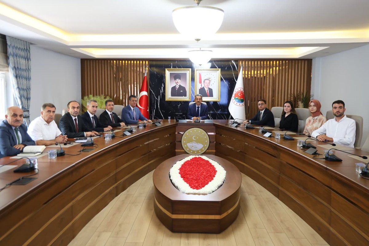 Valimiz Sayın Birol Ekici, Rektörümüz Sayın Prof. Dr. Abdurrahim Alkış, TÜBİTAK Bilim Merkezleri Müdürü Sayın Ayşegül Tetik ve beraberindeki heyet ile birlikte, İlimize kurulması planlanan TÜBİTAK Bilim Merkezi protokolünü imzalandık.