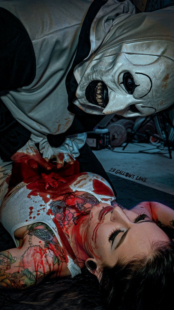 Model: <a href="/LunarSirenn/">☽Lady 𖤐 Luna☾</a> 📸: <a href="/nikkittyy/">ɳιƙƙι ƙɾιʂƚαɳ 🌙</a> 

For uncensored and exclusive content:
patreon.com/13GallowsLane
#horror #nsfw