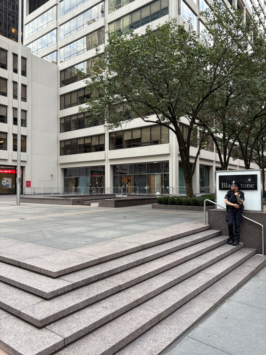 glenn schuck (@glennschuck) on Twitter photo Police continue to guard 345 Park Avenue this morning. Scene of Mondays mass shooting <a href="/1010WINS/">1010 WINS on 92.3 FM</a> Police continue to guard 345 Park Avenue this morning. Scene of Mondays mass shooting <a href="/1010WINS/">1010 WINS on 92.3 FM</a>