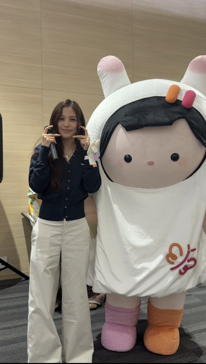 bx2list_'s tweet image. มะใช่แม่ลูกหนิ เพื่อนกันด้วยซ้ำ 🥹🤏🏻✨

#beonnnie