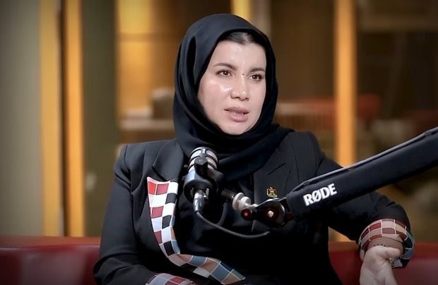 أتضامن مع الست #زينب_جواد
وهذا لا يعني إنّي متفق مع آراءها

أتضامن معها حفاظًا على ما تبقى من الأخلاق في هذا المجتمع. 

حفظ كرامة الإنسان من واجب المجتمع أولاً والدولة بعد ذلك. 

ماذا بقي من الهمجية الذكورية؟!