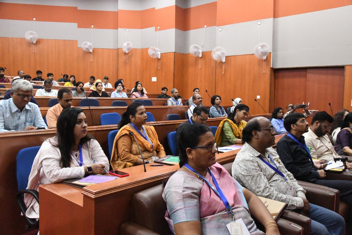 Ministry of Ayush (@moayush) on Twitter photo On the occasion of 𝐂𝐡𝐚𝐫𝐚𝐤 𝐉𝐚𝐲𝐚𝐧𝐭𝐢, the PCIM&H organized a one-day workshop under the RRDR project, funded by <a href="/nmpb1/">NMPB MoAyush</a> . The workshop focused on the identification and quality control of pharmacopoeial single drugs.
𝗗𝗿. 𝗥𝗮𝗺𝗮𝗻 𝗠𝗼𝗵𝗮𝗻 𝗦𝗶𝗻𝗴𝗵❟ 𝘁𝗵𝗲 On the occasion of 𝐂𝐡𝐚𝐫𝐚𝐤 𝐉𝐚𝐲𝐚𝐧𝐭𝐢, the PCIM&H organized a one-day workshop under the RRDR project, funded by <a href="/nmpb1/">NMPB MoAyush</a> . The workshop focused on the identification and quality control of pharmacopoeial single drugs.
𝗗𝗿. 𝗥𝗮𝗺𝗮𝗻 𝗠𝗼𝗵𝗮𝗻 𝗦𝗶𝗻𝗴𝗵❟ 𝘁𝗵𝗲