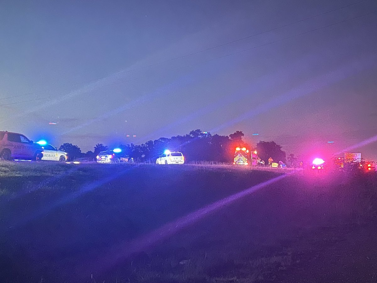 #BREAKING South Airline HWY along the fair grounds is shut down. Pedestrian hit by garbage truck. Saint George Fire Dept telling me that the Coroner has been called. More details to come on <a href="/WAFB/">WAFB</a>.