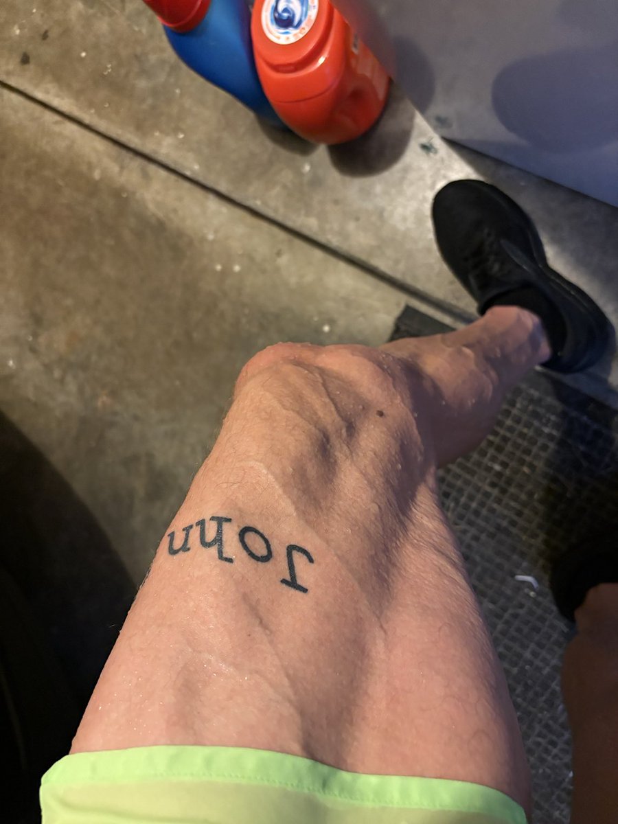 The veins be popping after my hot, swamp ass run this morning 😳