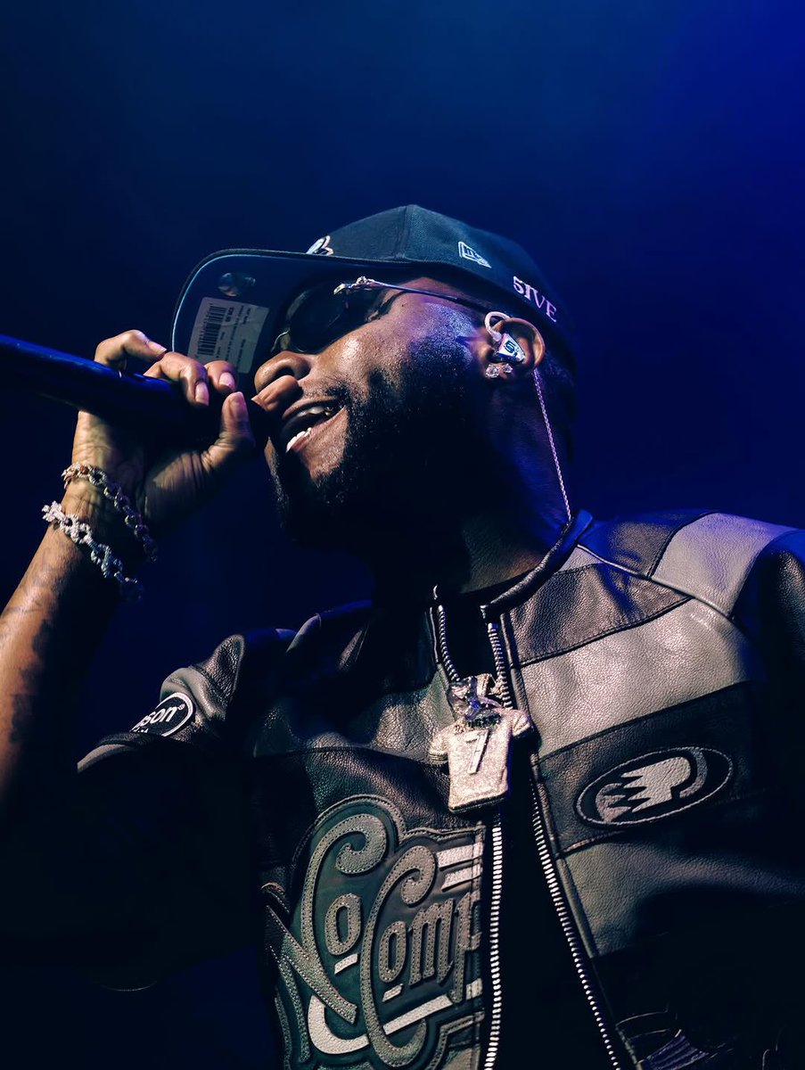 .<a href="/davido/">Davido</a>’s “Anything” debuts at #15 on this week’s Billboard LyricFind Global chart!📈 👏🏽
