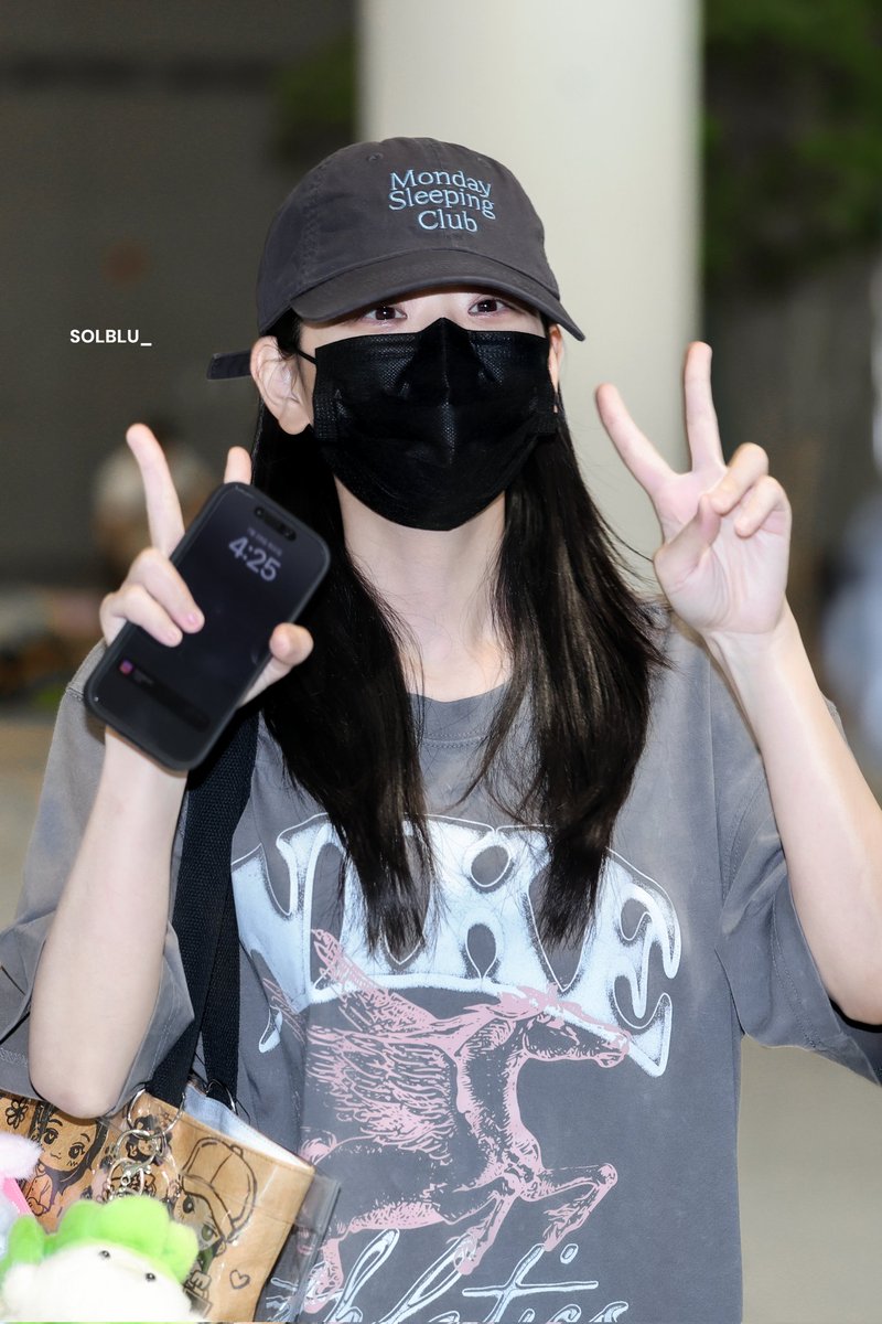 solblu_'s tweet photo. 250729 ICN입국 HQ
고생했엉
#정수빈 #ChungSuBin @chungsubin47 https://t.co/vhrVV08ffP