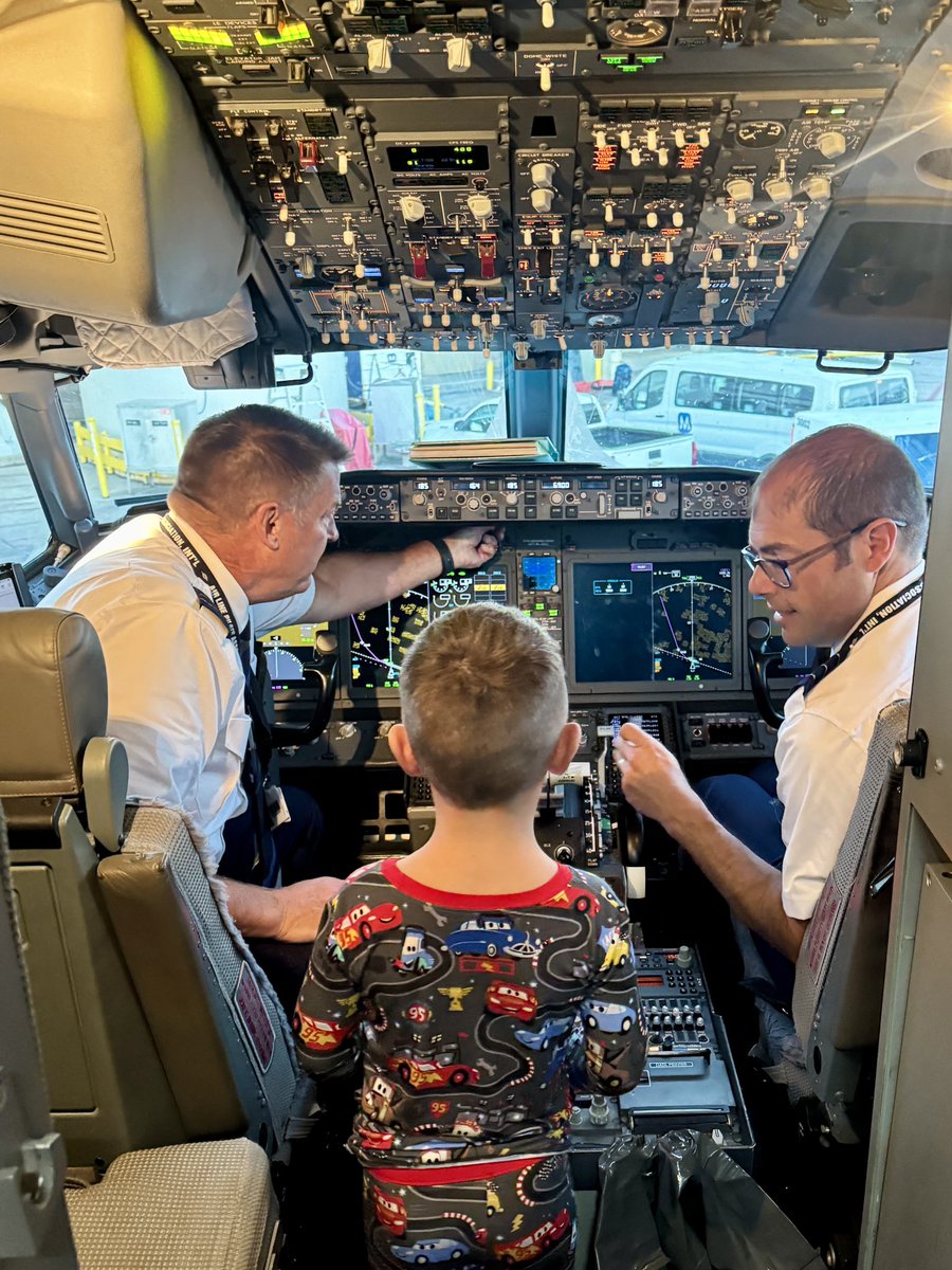 Thank you <a href="/AlaskaAir/">Alaska Airlines</a> for making our sons morning! Time to go to Seattle!