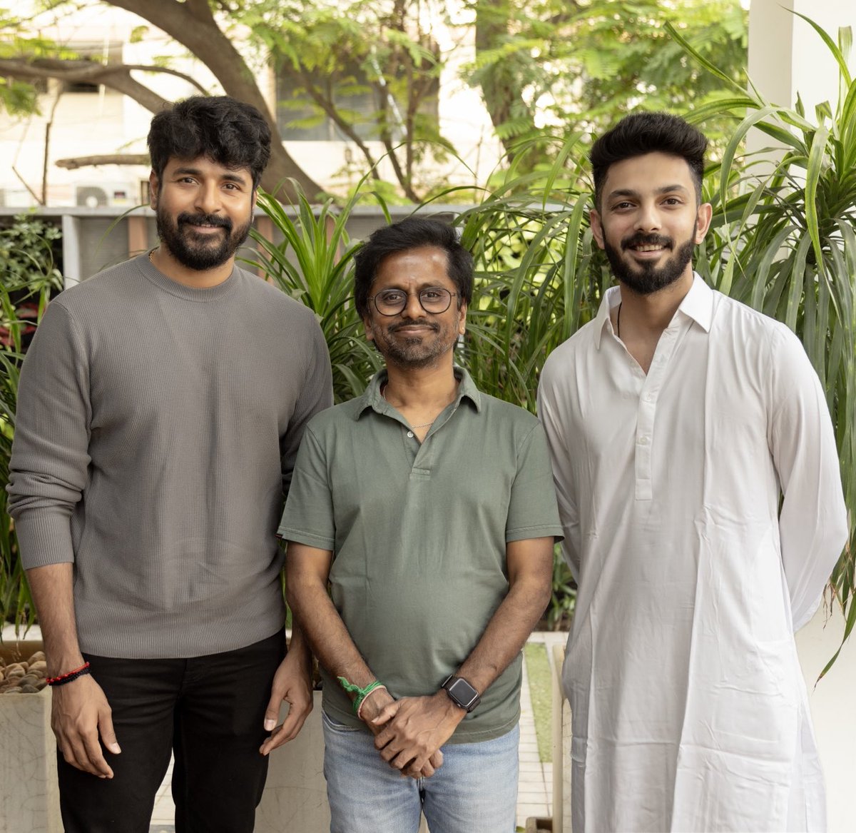 All India SKFC (@allindiaskfc) on Twitter photo #Madharaasi first single promo 🔥🔥🔥
#SK <a href="/Siva_Kartikeyan/">Sivakarthikeyan</a> <a href="/ARMurugadoss/">A.R.Murugadoss</a> <a href="/anirudhofficial/">Anirudh Ravichander</a> #Madharaasi first single promo 🔥🔥🔥
#SK <a href="/Siva_Kartikeyan/">Sivakarthikeyan</a> <a href="/ARMurugadoss/">A.R.Murugadoss</a> <a href="/anirudhofficial/">Anirudh Ravichander</a>