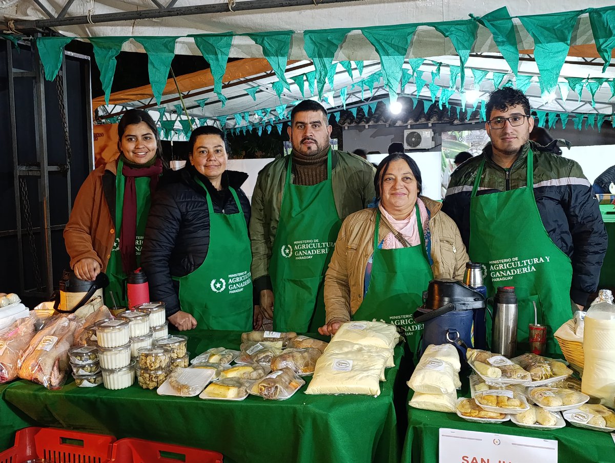 Radio Uno 650 AM (@uno650am) on Twitter photo #PPpy | Feria de la Agricultura Familiar en San Ignacio, Misiones
📞En línea la coordinadora de ferias del <a href="/magparaguay/">Mag Paraguay</a>, Carolín Leguizamón.
🔴Escuchá EN VIVO: radiouno.com.py
📲WhatsApp: (0976) 650-650
<a href="/robertoperezpy/">Roberto Pérez</a>, <a href="/poharoysa/">Gustavo Fretes GEF</a>
#RadioUNO | #650AM #PPpy | Feria de la Agricultura Familiar en San Ignacio, Misiones
📞En línea la coordinadora de ferias del <a href="/magparaguay/">Mag Paraguay</a>, Carolín Leguizamón.
🔴Escuchá EN VIVO: radiouno.com.py
📲WhatsApp: (0976) 650-650
<a href="/robertoperezpy/">Roberto Pérez</a>, <a href="/poharoysa/">Gustavo Fretes GEF</a>
#RadioUNO | #650AM
