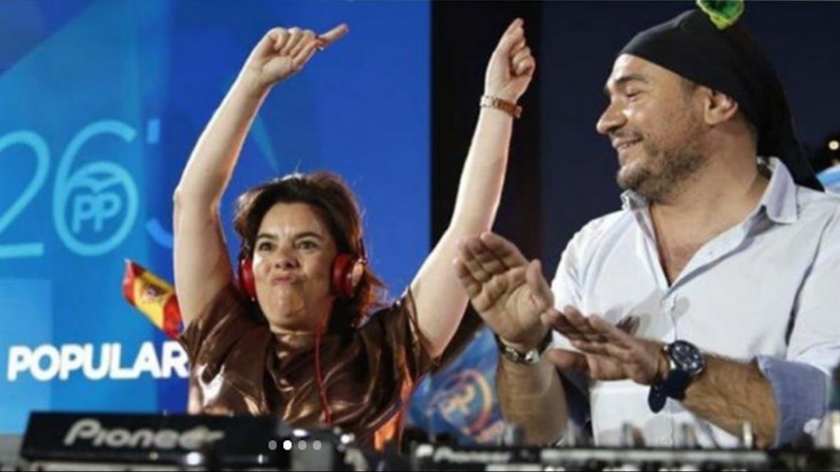 Vuelven los Cubata, como el año pasado.
los que tocaban en los mítines de ULEG.
y
Vuelve todo un clásico de las fiestas del PP 
DJ PULPO el DJ del PP que va a las manifas del PP y que desde que está <a href="/marecuencopp/">Miguel Ángel Recuenco 🇪🇦</a> ya va por 4 actuaciones.
Es todo casualidad
#PPyULEGlaMismaMierdaEs