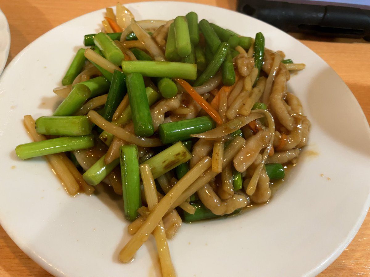 田端　街中華　八福食堂
晩酌セット　1,080円
2人前　生ビール🍺
冷奴　とり唐揚げ
八宝菜　ニンニクの芽と豚肉炒め