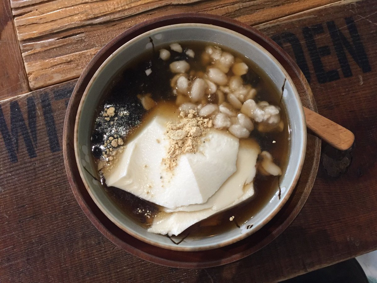 Taiwan_in_RSA's tweet image. A MUST-TRY #dessert in #Taiwan:
豆花 Douhua (tofu podding) 🍮
Toppings for #douhua include classic options like 🥜peanuts, 🫧boba, mung beans, 🫘 red beans, taro balls, 🍋 lemon, soy milk, and more.
🔗 Read for more: reurl.cc/OYZNry
#taiwantravel2025