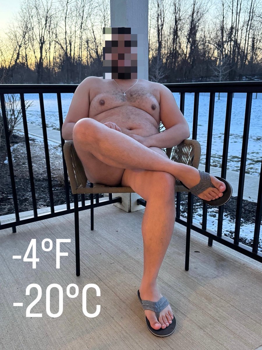 ositodeohio's tweet photo. Mientas todos sufren con ese calor cañón, recuerdo que ese invierno también fue brutal. Siempre quería tomar una foto en estas condiciones. Lo logré, pero sí estaba brutal. Jejeje

#nudebear #gaynudist #nudist #osonudista #osodesnudo #normalizenudity https://t.co/l0IuR5trLi