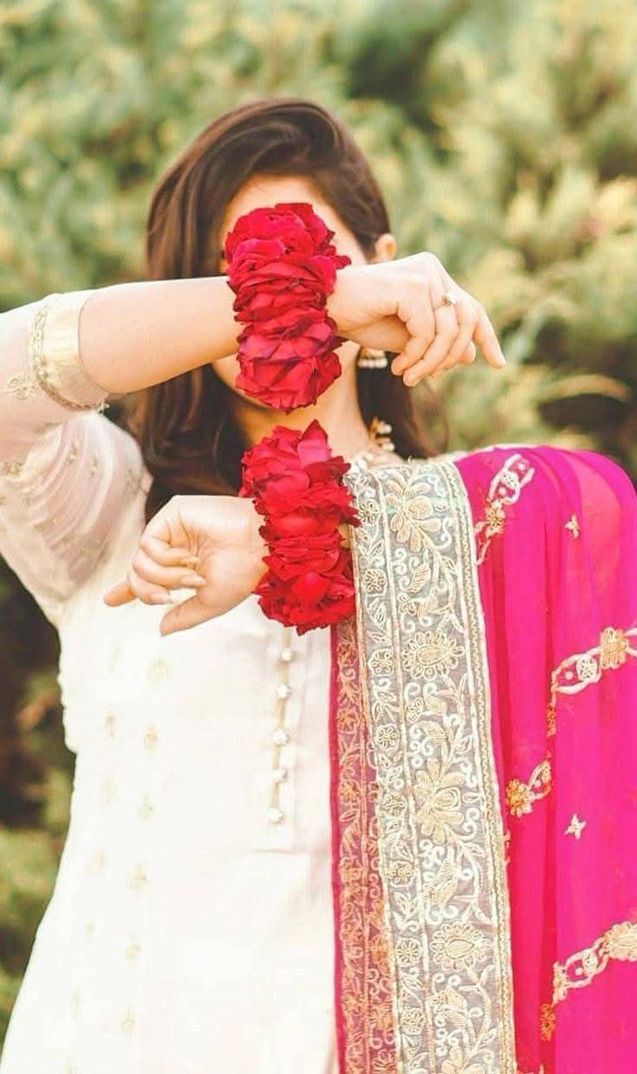 ہم بھی پھولوں کی مانند ہیں ، توجہ کے مطابق ہی کھلتے ہیں !!!!❤️

#قومی_زبان