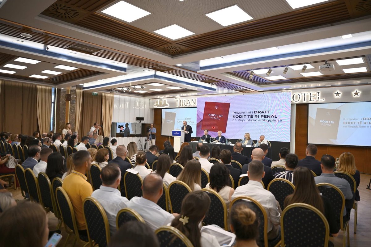 manja_ulsi's tweet photo. Ky draft, që sot hyn në fazën e konsultimit publik, është një dokument themelor për mbrojtjen e të drejtave dhe lirive të çdo qytetari.

Kodi i Ri Penal është produkt i një procesi gjithëpërfshirës dhe profesional, ku janë angazhuar ekspertët më të mirë të së drejtës penale. https://t.co/0XVVzKLttT
