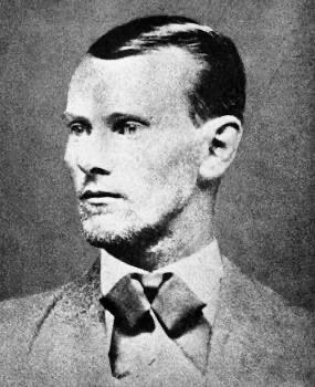 Jesse James, The Legendary Outlaw 🧵

1/ Jesse James, the infamous American outlaw whose daring robberies and Confederate roots made him a folk legend—Robin Hood to some, villain to others—captivates history. His life of crime and charisma defined the Wild West. Join me to