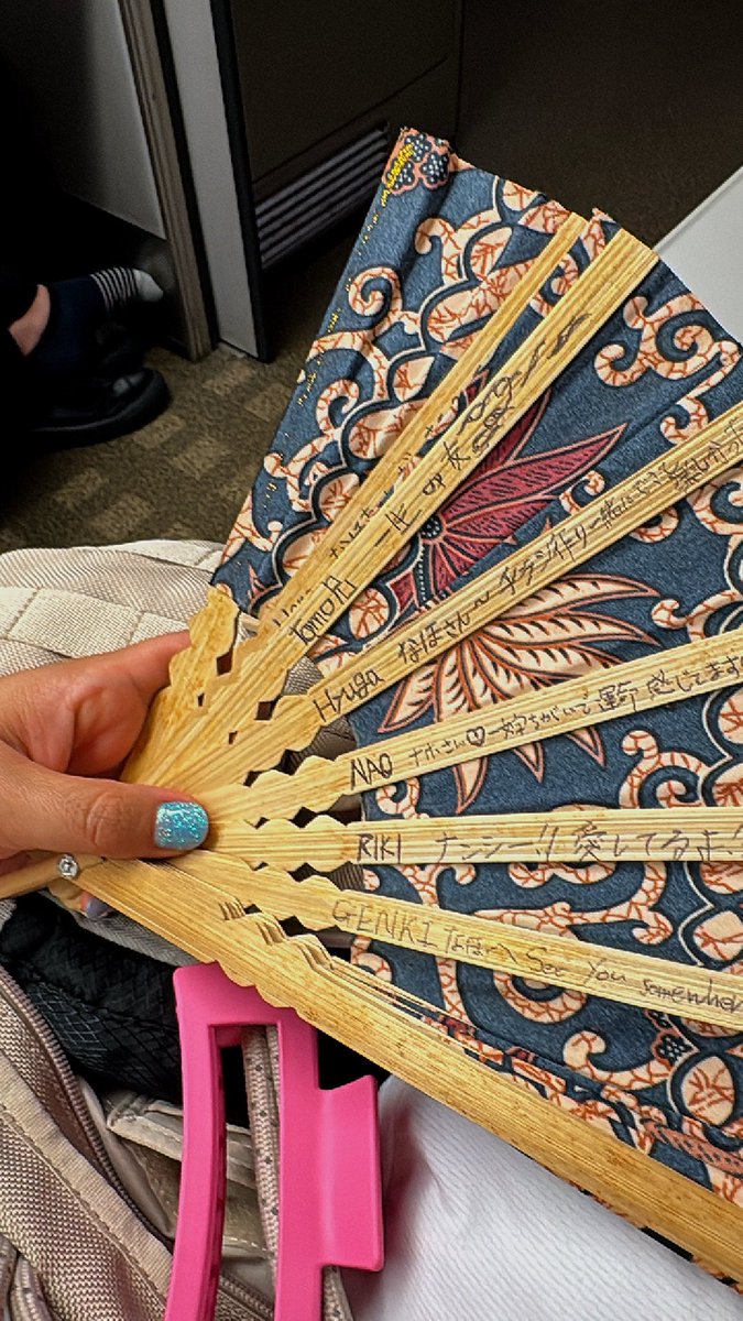 しごおわ新幹線to Osaka🐙
先週は to 福井 &amp; 城崎♨️📸
月初は to 愛媛🍊🏠

会社員でもできるよフッ軽(ᵔᴥᵔ)

夏のお供はノマドニア同期がくれたラブリーすぎる扇子

#会社員ノマド　#ノマドニア　#バリ16期