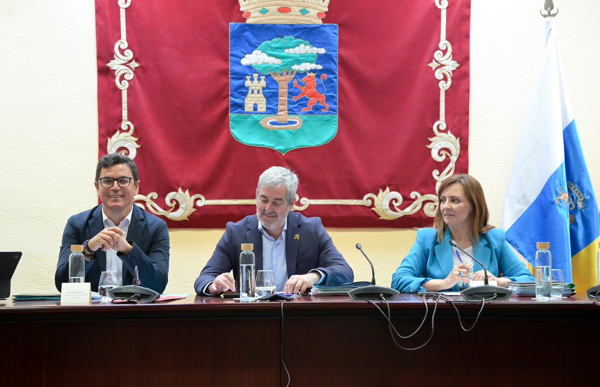Presidencia GobCan (@presican) on Twitter photo 🔵 El Consejo de Gobierno se ha reunido hoy en El Hierro bajo la presidencia de <a href="/FClavijoBatlle/">Fernando Clavijo</a> para debatir y aprobar expedientes elevados por los distintos departamentos
📍 Valverde 🔵 El Consejo de Gobierno se ha reunido hoy en El Hierro bajo la presidencia de <a href="/FClavijoBatlle/">Fernando Clavijo</a> para debatir y aprobar expedientes elevados por los distintos departamentos
📍 Valverde