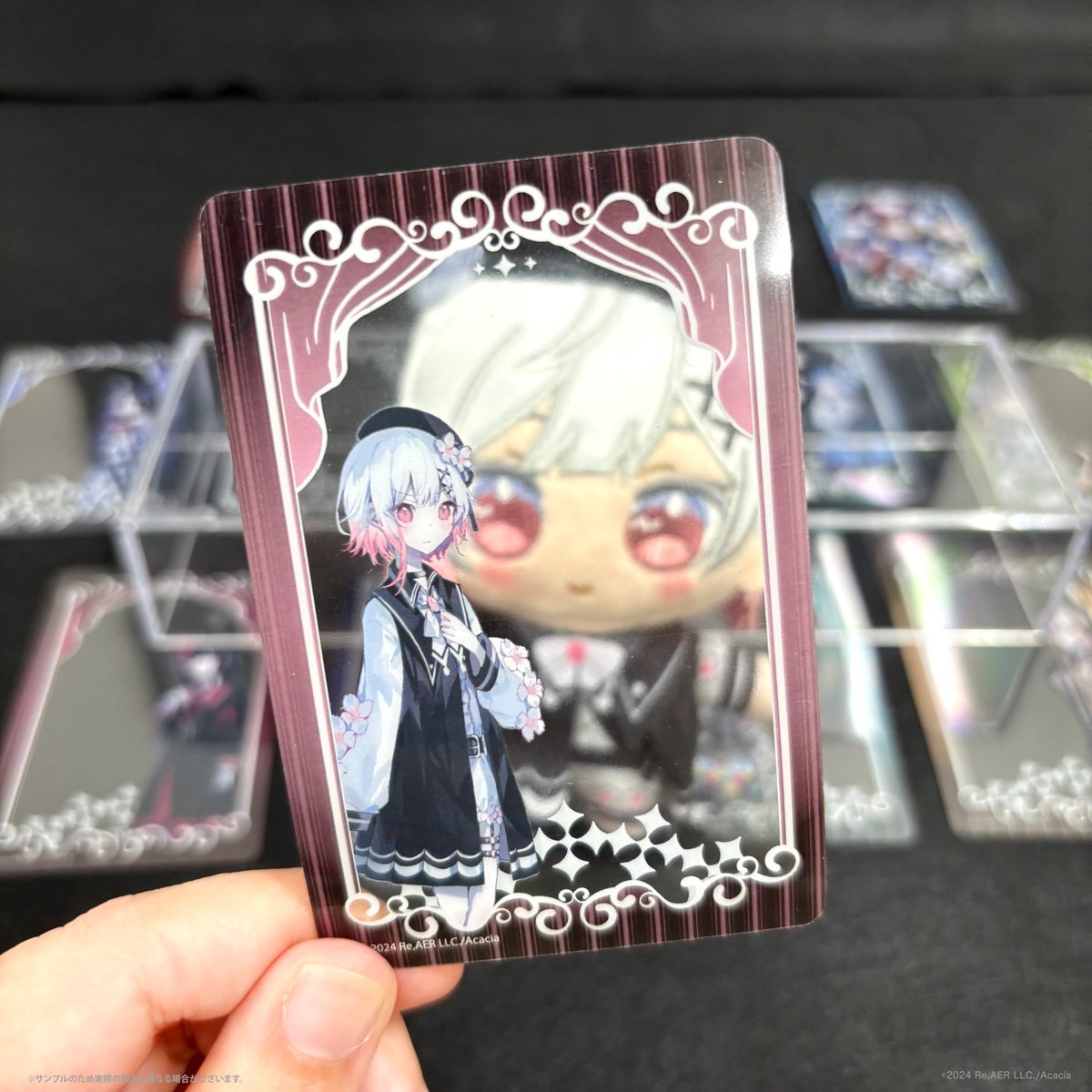 【🦋商品紹介②🦋】
『#魔法少女ノ魔女裁判』POP UP STORE

💫オリジナルグッズをご紹介💫
クリア素材のキャラPic！みんなと一緒に写真が撮れるよ📷✨
スマホケースにも入れられるサイズ感なので、一緒にお出かけもできる♪

【開催期間】2025/8/22(金)～9/7(日)

#まのさば