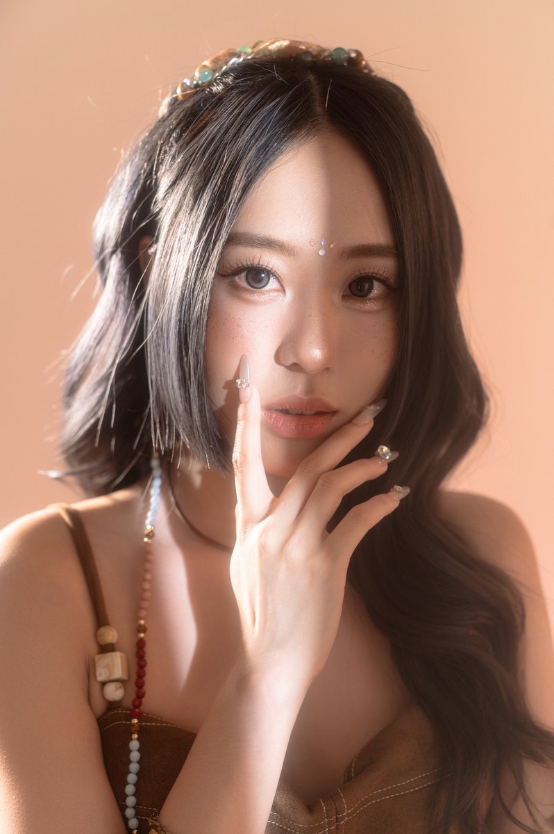 ELL_AND_S's tweet photo. 飄在99高空的音樂精靈
唱的是夢，眼神卻讓你清醒
— Concept Photo: Ashlee 艾許《Cloud 99》

NEW EP RELEASE：July 31, 2025
🌫️✨ ELL&amp;s《Cloud 99》倒數 2 天解鎖！
主打 MV 與全曲目即將正式上架！

#Cloud99 #ELLEs #Ashlee #艾許 #NewEP #ConceptPhoto #SoftPower https://t.co/w7HzhCmIQA
