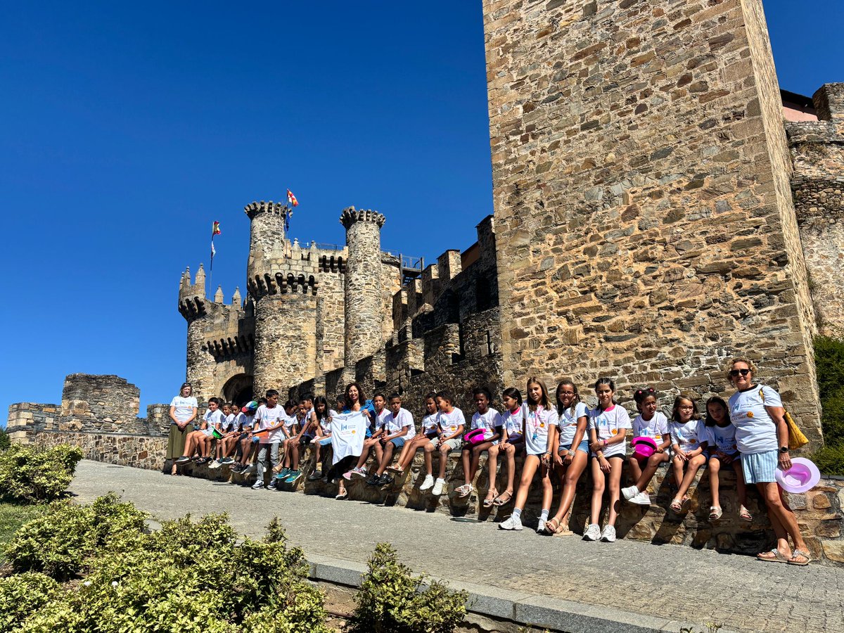 Ivelisse Martínez, concejal de Interculturalidad, Diversidad y Solidaridad , ha recibido a los niños saharauis dentro del programa “Vacaciones en Paz” que han visitado el @castillotemplarios 🏰
