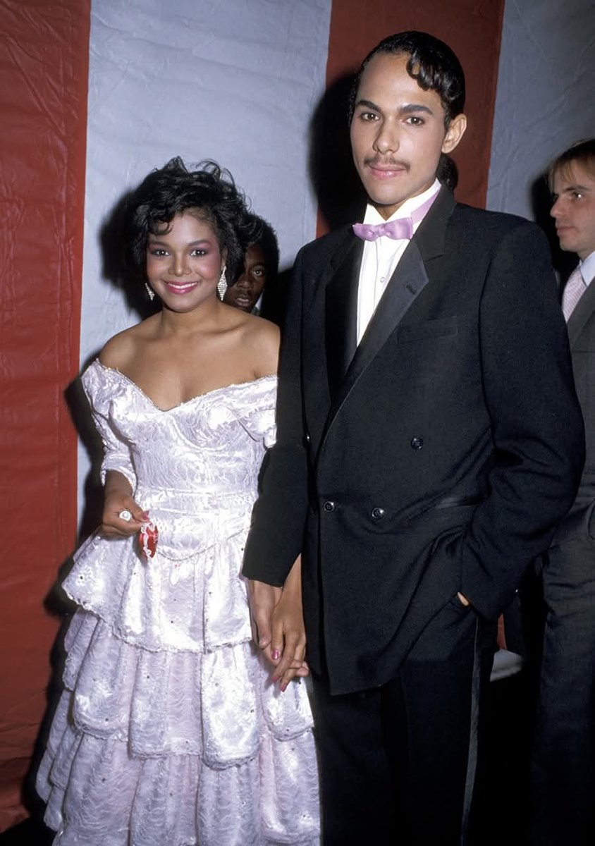 LensDrip's tweet photo. Janet Jackson and her husband James DeBarge attend the 12th Annual American Music Awards at Shrine Auditorium in Los Angeles on January 28, 1985. https://t.co/jXjvKNsZUd