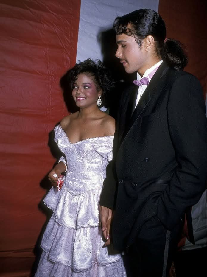 LensDrip's tweet photo. Janet Jackson and her husband James DeBarge attend the 12th Annual American Music Awards at Shrine Auditorium in Los Angeles on January 28, 1985. https://t.co/jXjvKNsZUd