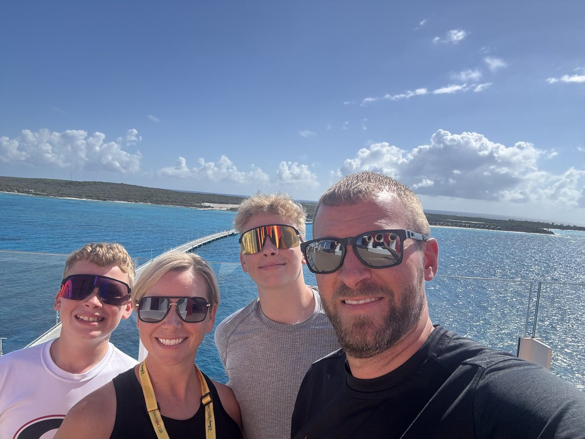 detigers11's tweet photo. Happy Birthday to an amazing wife and mom @tabithamarieev1  We Love You!! https://t.co/jFx0mevh1G