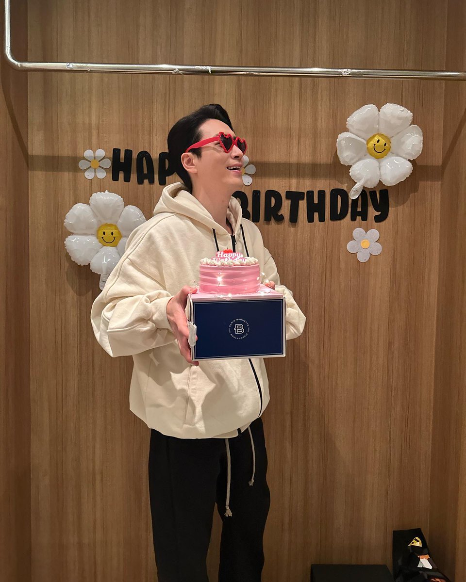 m_vanilla13's tweet photo. #rt 쥐뿔도 없지만 동재 생일을 그냥 지나갈 수가 없어서 해보는 이벤트

📌rt추첨 1분께 키캡키링 한세트 보내드려요
(팔로우한정 X, 국내주소 한정)
(후기 남겨주시면 좋겟어용)

당발은 8월1일쯤? 참여 저조하면 조용히 사라집니다...🥹 https://t.co/0OGxbj5QDs