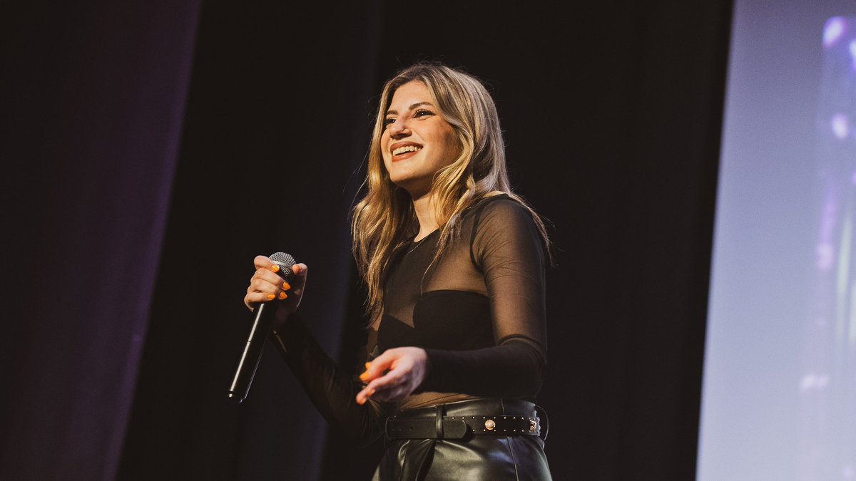 mike_gramola's tweet image. Cada 6 meses hago mi particular repaso a la carpeta "Fotos Stand Up" y puedo decir que, desde que empecé con esto hace más o menos un lustro, ya son 203 personas que se dedican al stand up y que han pasado por delante de mi objetivo 😉
Abierta contratación para la 2025/26 📩