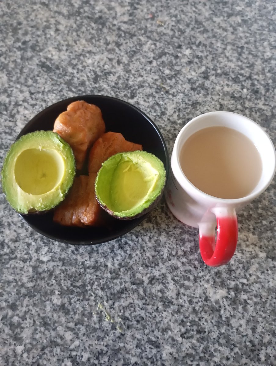 Surprisingly niliivisha Avocados 20 na daily kamoja ndio huiva sema furah sema furahaaaaa 😋😂 along liloooo😂😂