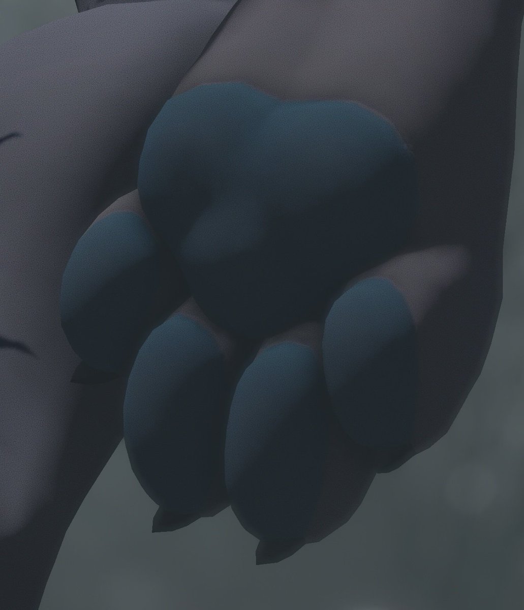 Im recently walking a lot with my big paws... leaving pawprints everywhere... any surface soft or hard, they are sore and I need a lot of massages~ who wonna offer to take care of these big squishy paws of mine? ✨️
#macromicro #macrofurry #paws #mommytigress