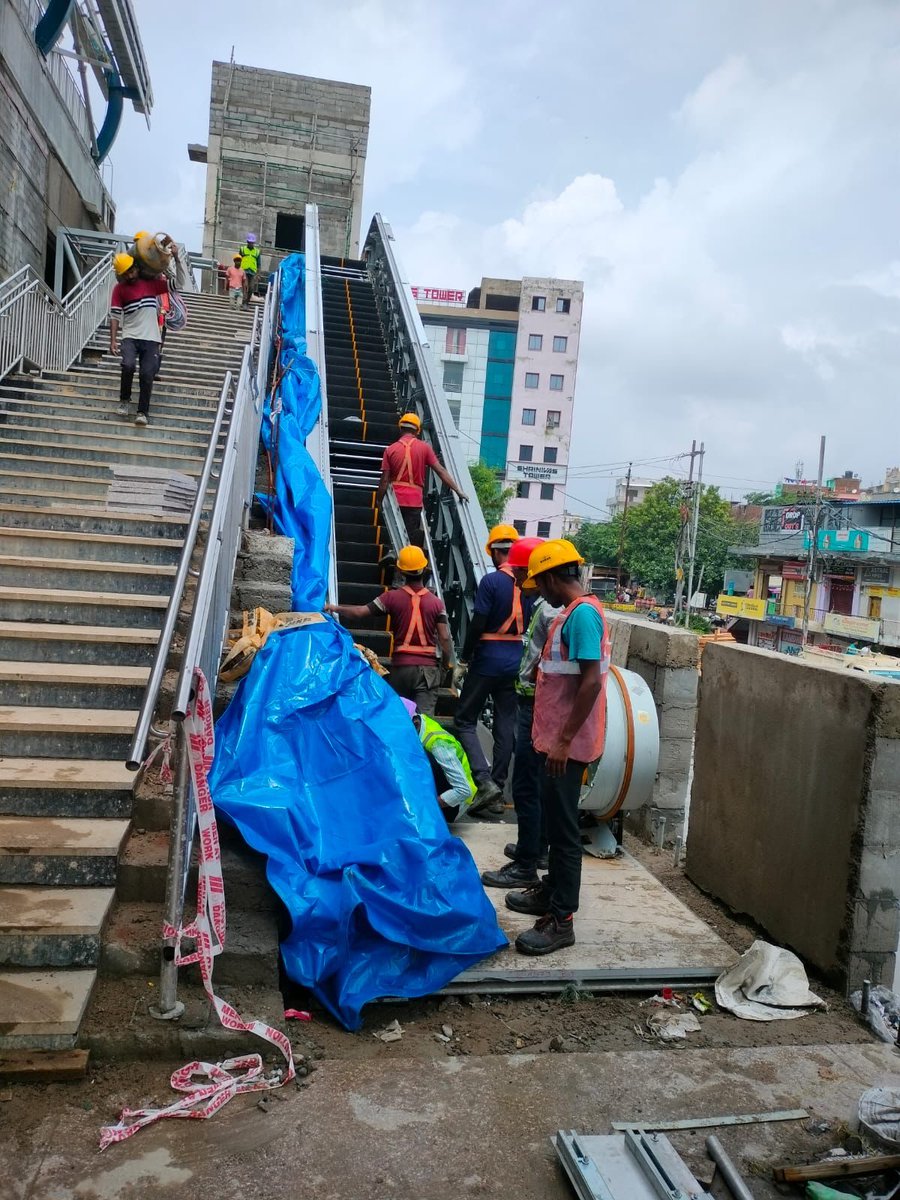 IndexBihar's tweet image. Patna Metro update 🚇
Escalator installation underway at Bhoothnath Metro Station!
Other pictures are of the depot.