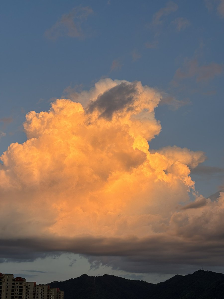 我的爱就像一片云 在你的天空无处停