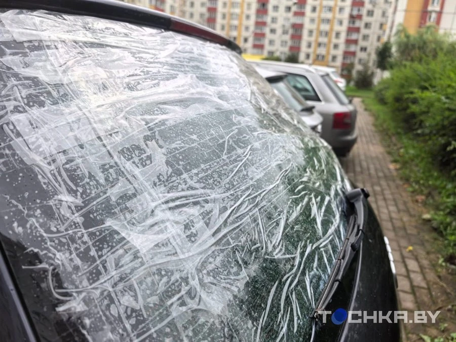 Задержания со стороны ОМОНа и рассказы жильцов: что происходит около дома в Минске, где упал дрон

Правозащитники получают информацию о задержании людей возле минского двора по улице Матусевича, 72, где упал беспилотник: d1xeg7z8e4dibj.cloudfront.net/post/zaderzhan…