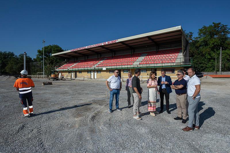 Gobierno Cantabria (@cantabriaes) on Twitter photo ✅ <a href="/mjburuaga/">M.J Sáenz de Buruaga</a> anuncia que las obras del campo de fútbol de hierba artificial de Santiurde de Toranzo estarán finalizadas en agosto bit.ly/4fcaF5K
La presidenta ha visitado la ejecución de los trabajos con una inversión total del Gobierno de Cantabria de 760.000 € ✅ <a href="/mjburuaga/">M.J Sáenz de Buruaga</a> anuncia que las obras del campo de fútbol de hierba artificial de Santiurde de Toranzo estarán finalizadas en agosto bit.ly/4fcaF5K
La presidenta ha visitado la ejecución de los trabajos con una inversión total del Gobierno de Cantabria de 760.000 €