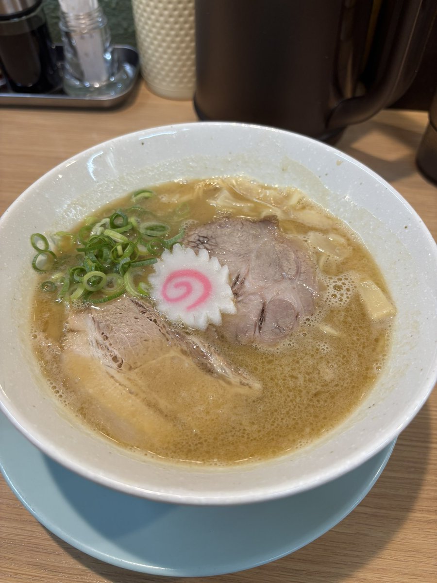 jufuse1094's tweet image. まーくん主任と布施の細見商店へ。
7年近く布施にいるけど、初めて食べた。
美味でした。

#布施
#東大阪
#大阪
#ラーメン