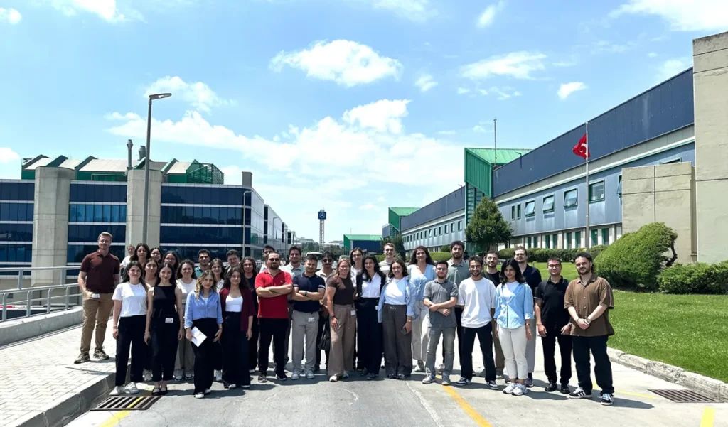 insaat_dunyasi's tweet image. Mercedes-Benz Türk gençleri geleceğe hazırlıyor buff.ly/viT8XlF #MercedesBenzTürkiye #PEP #StajProgramı #BuildingsMaterials #Construction