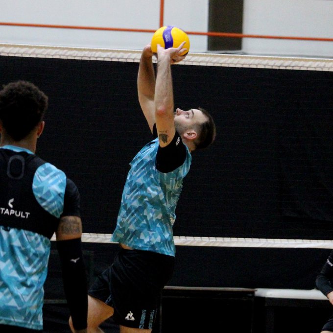 Tomás Rodríguez Couto (@tomasrodriguezc) on Twitter photo 🇦🇷EXCELENTE NOTICIA🇦🇷
🏐En la preselección🇦🇷, rumbo al Mundial de Filipinas🇵🇭, se sumó un tal <a href="/LucianoDeCecco/">Luciano De Cecco</a> 🇦🇷. 🇦🇷EXCELENTE NOTICIA🇦🇷
🏐En la preselección🇦🇷, rumbo al Mundial de Filipinas🇵🇭, se sumó un tal <a href="/LucianoDeCecco/">Luciano De Cecco</a> 🇦🇷.